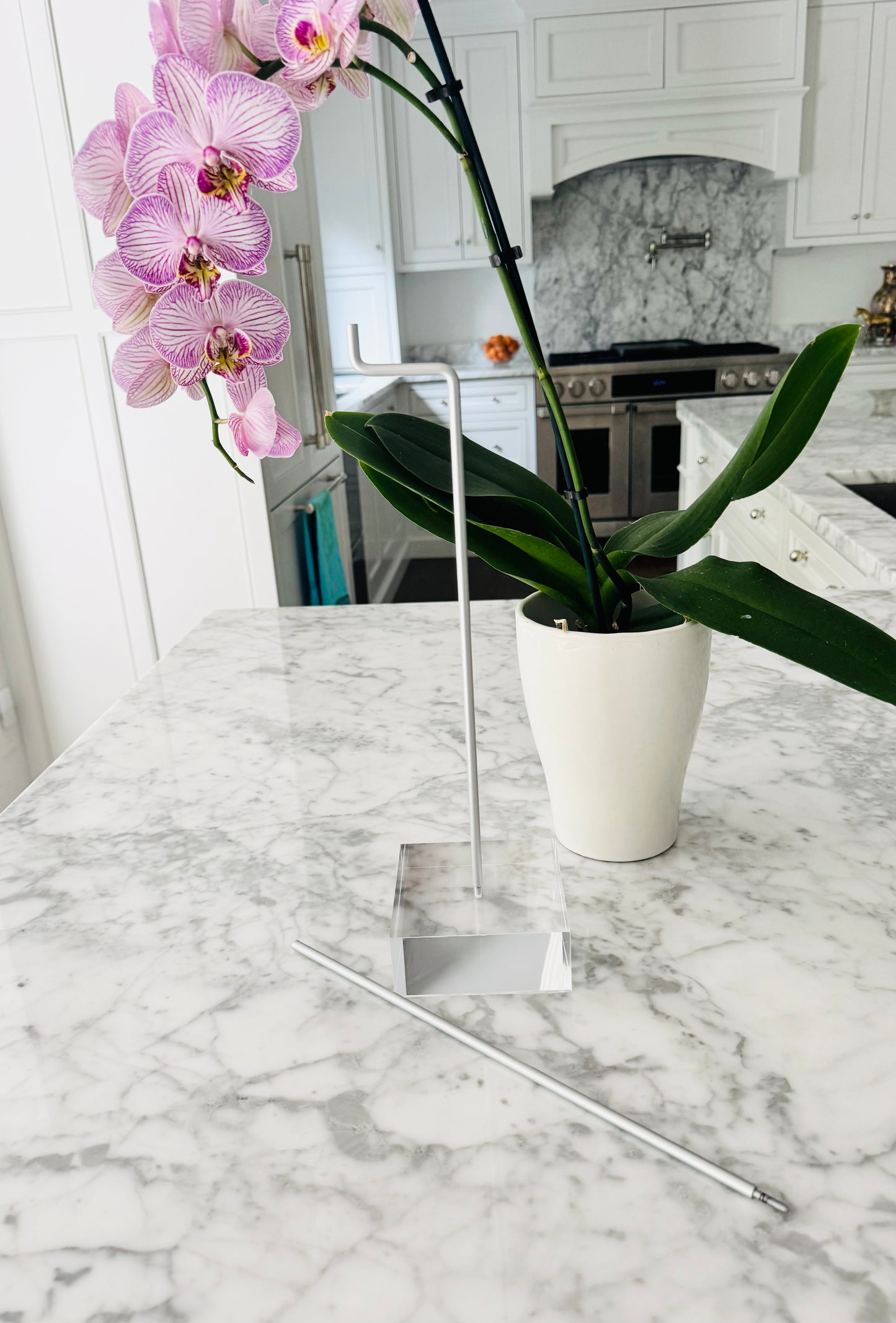 Acrylic Ornament or Sign Stand with Silver Hook and Rod