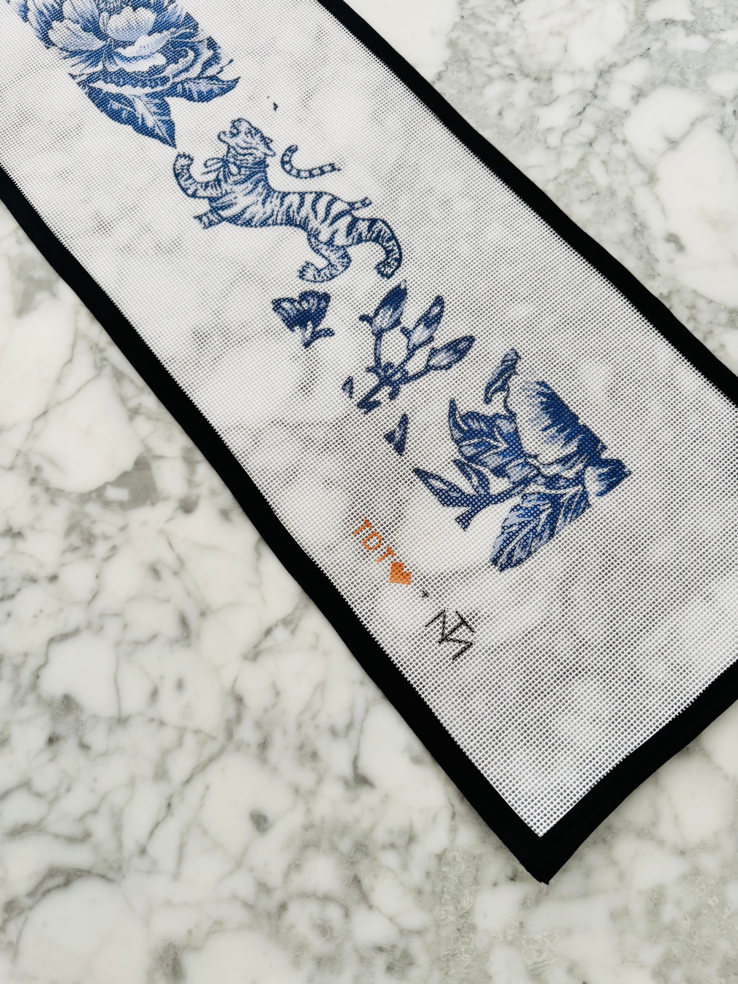 Blue Floral Exclusive Tigre de Tartán Strap Needlepoint Canvas