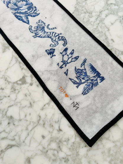 Blue Floral Exclusive Tigre de Tartán Strap Needlepoint Canvas