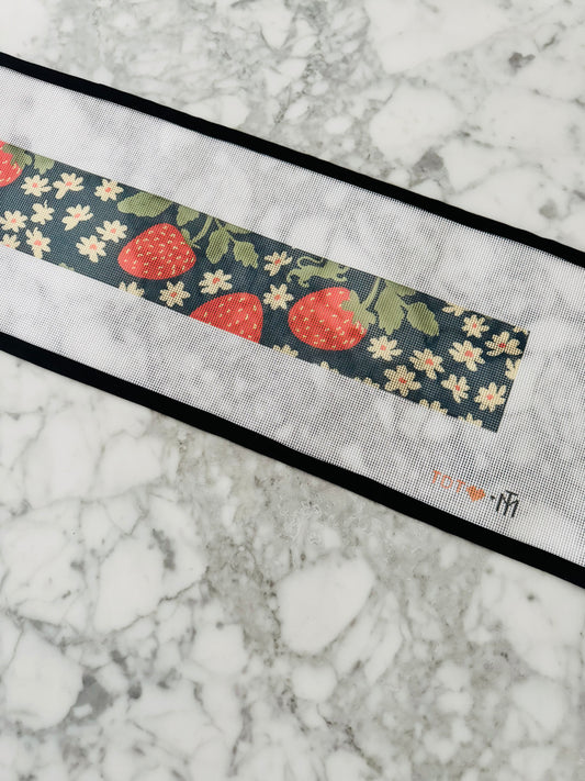 Exclusive Tigre de Tartán Strawberry Bag Strap Needlepoint Canvas