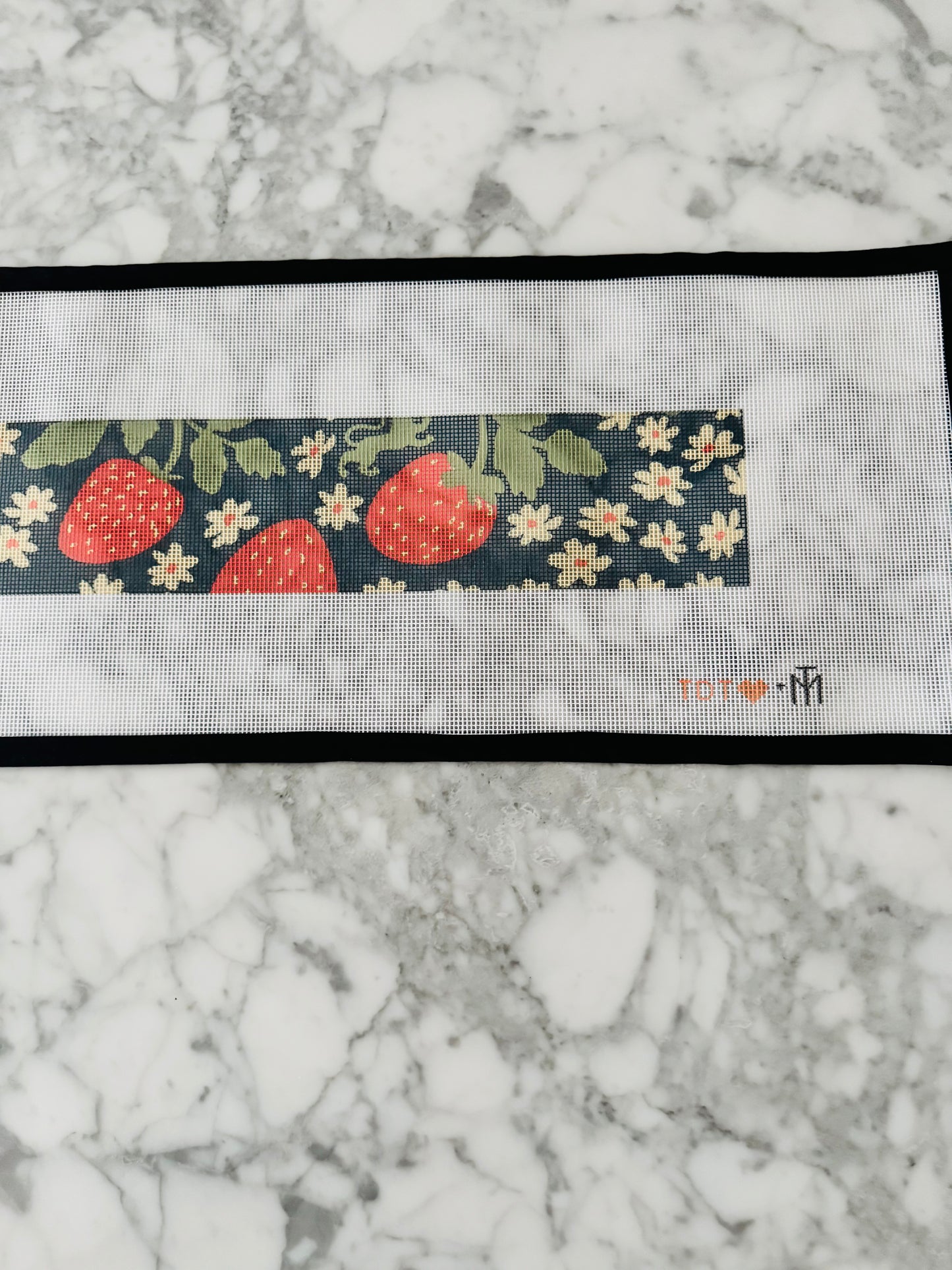 Strawberry Exclusive Tigre de Tartán  Bag Strap Needlepoint Canvas